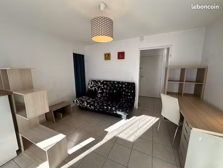 studio avec paeking sous sol cuisine separee parking