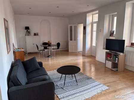 location appartement 105 m² place de la république