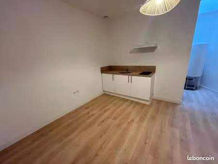 studio 1 pièce 25 m²