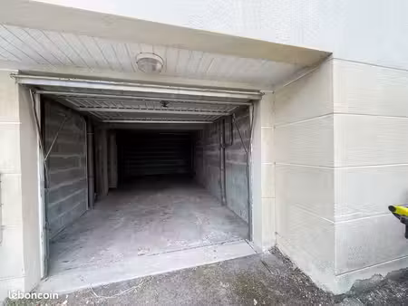 parking/box 30 m² bégrolles-en-mauges