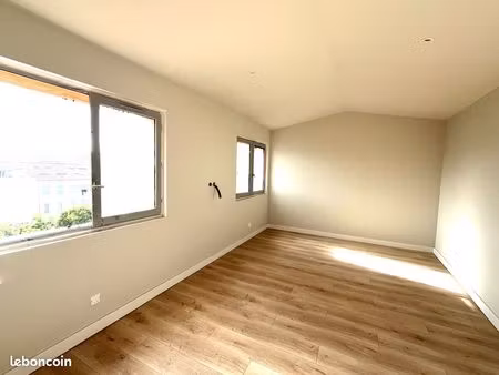 studio 1 pièce 28 m²