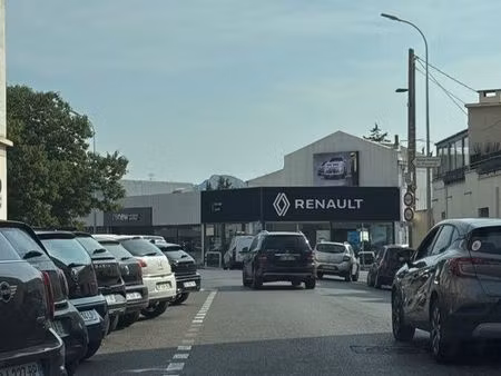 local commercial 10m2 avec vitrine rue françois mauriac