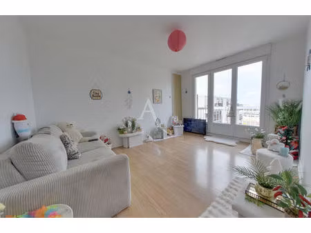 appartement lumineux avec balcon  parking et cave