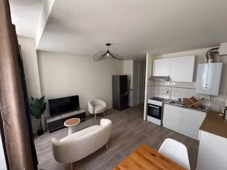 appartement t2 bordeaux - 38 m2 - 810 euros ttc