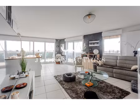 magnifique appartement avec terrasse de 80 m2 et parkings
