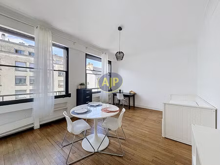 un studio aux airs new-yorkais