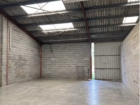 local saran entrepôt de 150m2 à louer