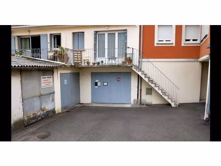 garage orange 1 pièce(s) 30 m2