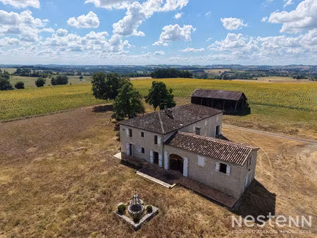 a vendre bâtisse en pierre de 209 m² en partie rénovée avec dépendances sur parcelle de pl