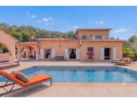 maison familiale 240 m2 avec piscine et vue panoramique à magagnosc