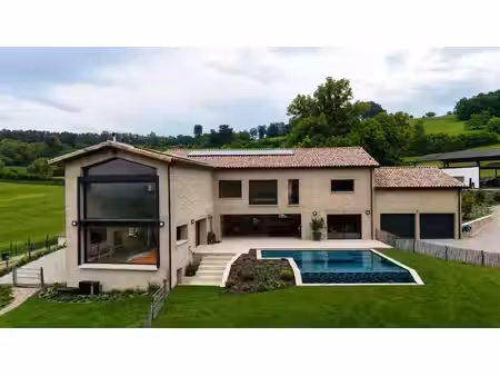 vente maison 8 pièces  366.00m²  le chalon