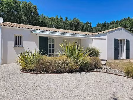 maison de plain-pied avec piscine et jardin boisé – cœur de l’île d’oléron