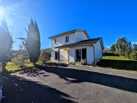 maison avec 4 chambres 140 m²