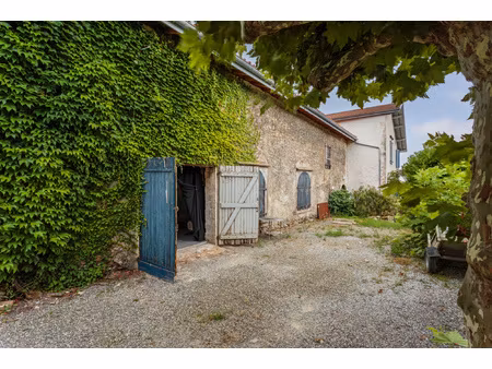 a vendre batisse de caractere