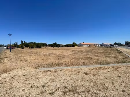 en vente terrain constructible 8 76 ares – 49 800 € |sainte-radégonde-des-noyers