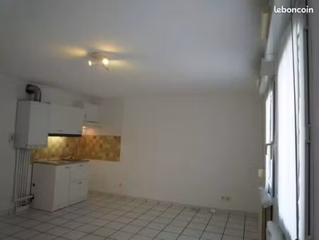 grand studio de 34m2 bien situé  garage possible