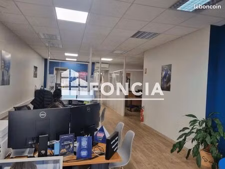 local commercial 131 m²