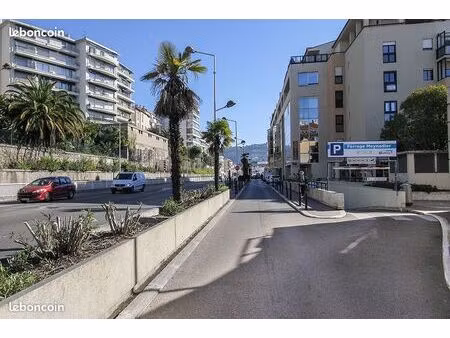 place de parking privé cannes centre ville pour vacances