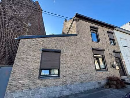 maison trois façades à rénover avec jardin