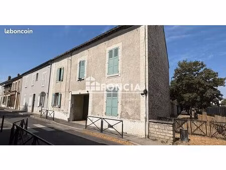 situé en plein coeur du village de carrieres-sous-poissy...