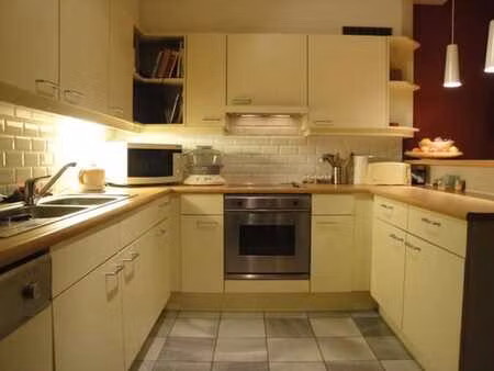 une chambre dans duplex meublé uccle bruxelles