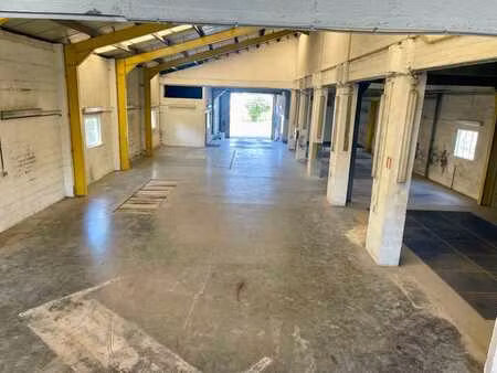 bâtiment industriel a proximité immédiate de la n25 et lln