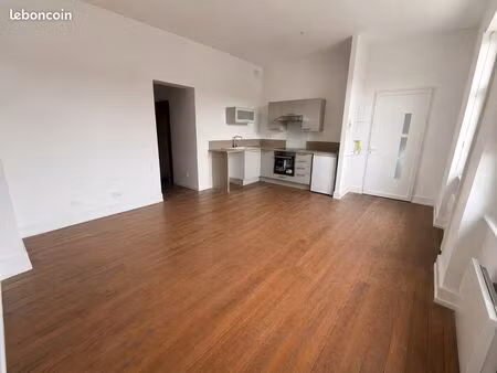 rénové à neuf - f3 fonctionnel avec cuisine équipée + cave + parking