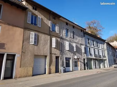 local tres bien place a 10 km amberieu en bugey