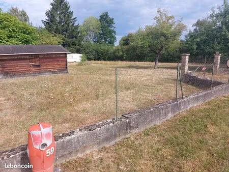 terrain de loisirs non constructible clos de 1500 m2  avec puits et compteur électrique
