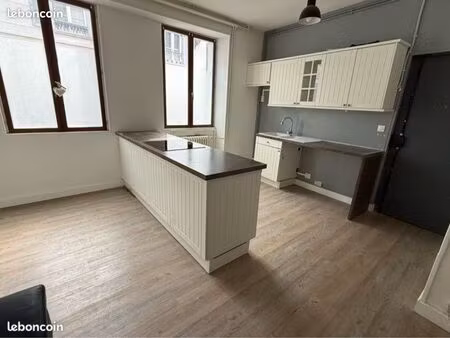 charmant f2 45m2 en rez-de-chaussée