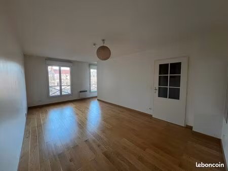 studio 1 pièce 32 m²