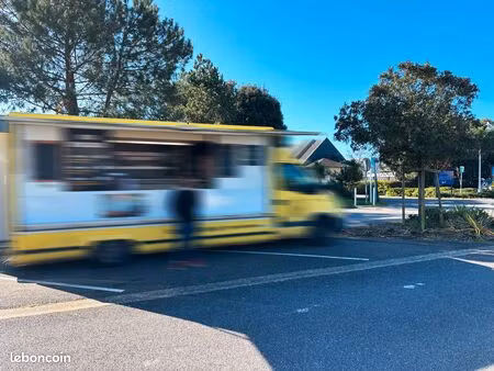 emplacement food truck - parking zone commerciale