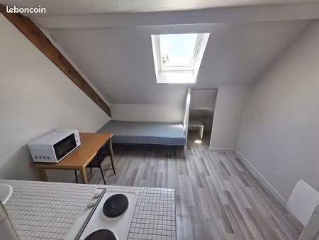 studio centre 11m² proche tram