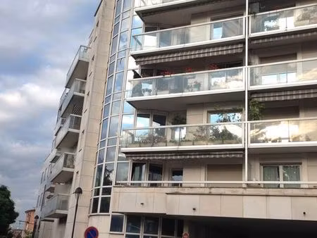 place de parking  residence sécurisée  proche rer