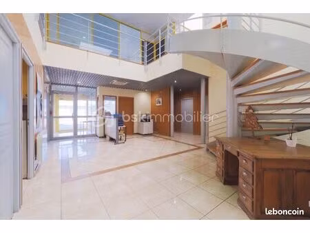 bureaux 332 m²