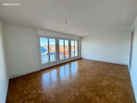 magnifique t4/t5 refait à neuf de 102 m² avec terrasse  parking  traversant et vues impren