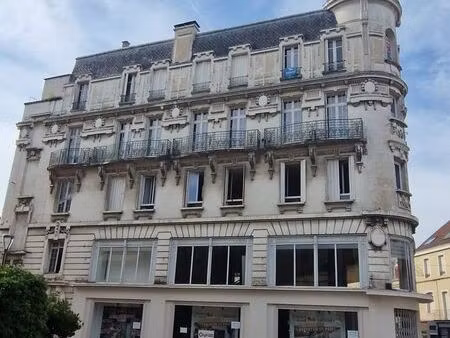 appartement de caractère 161 m² avec terrasse de 35 m² - centre-ville de montluçon