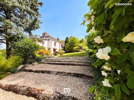la champenoise – propriété familiale avec piscine et parc arboré à proximité de château-th