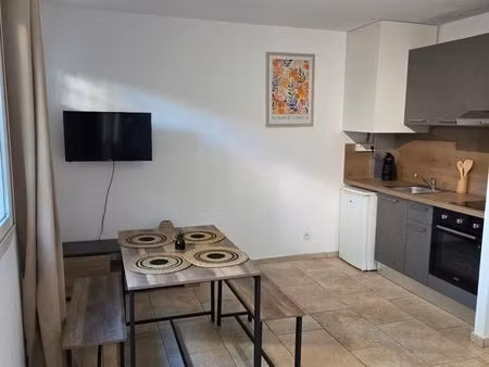 studio meublé 21m² - saint mandrier - 590 cc