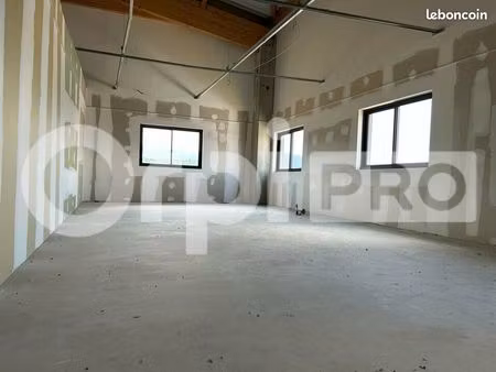 bureau 61 m²