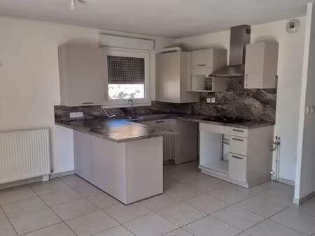loue bel appartement t3 (63 m²) en rdc avec terrasse