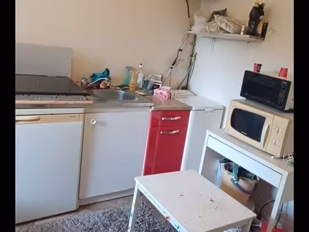 chambre meublée 10 mètres carrés douche et wc prix voiture + robinson (92)  bus 5 minutes 