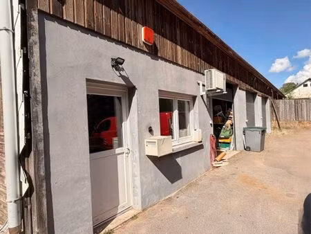 local professionnel 100 mètres carrés avec bureau climatisé à xonrupt-longemer