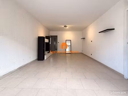 appartement refait avec place de parking et terrasse