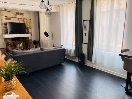 superbe appartement de caractère de 47 m² hyper centre au cœur du centre historique de tro