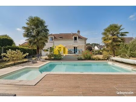 maison 10 pièces 253 m²