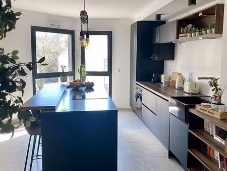 appartement 3 pièces de 65 m² à montreuil