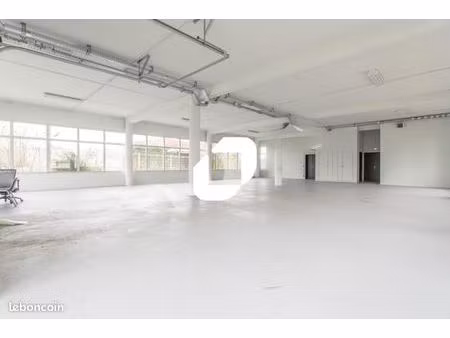 local bureaux 227 m²