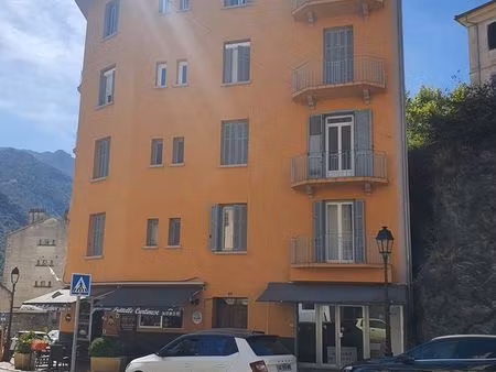 bon emplacement corte - aucun pas de porte - 26m²