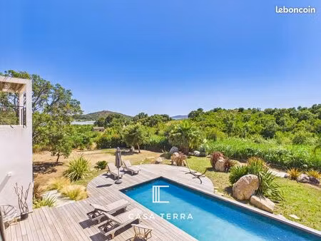 villa 7 pièces 244 m²